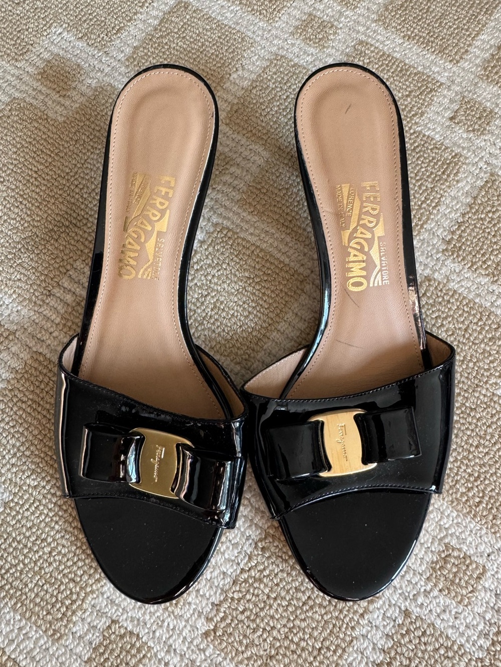 Salvatore Ferragamo Glory Vara Bow Patent Leather Kitten Heel Mules Black 9.5 - Picture 3 of 13